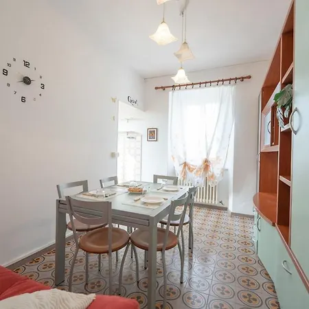 アパート Vento Di Mare- Parcheggio Privato E Vista Mare チヴィタノーヴァ・マルケ